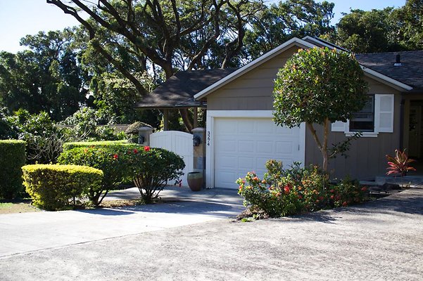 Nuuanu 3274 Kaohinani Drive Joann Oshima 808.595.6891 Nuuanu 3274 Kaohinani Drive Joann Oshima 808.595.6891