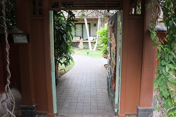 Portlock 345 Portlock Road Larry Holt 808.282.5368 Portlock 345 Portlock Road Larry Holt 808.282.5368