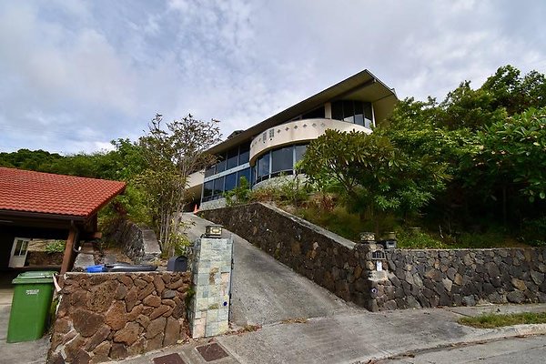 Portlock 188 Kekaha PL Milan Vacek 818.434.5633 Portlock 188 Kekaha PL Milan Vacek 818.434.5633