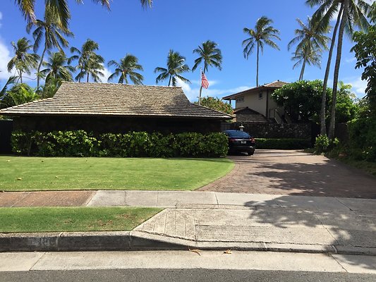 Wailupe Circle 180 Wailupe Circle Marilyn Clarkin 808.373.9445 Wailupe Circle 180 Wailupe Circle Marilyn Clarkin 808.373.9445