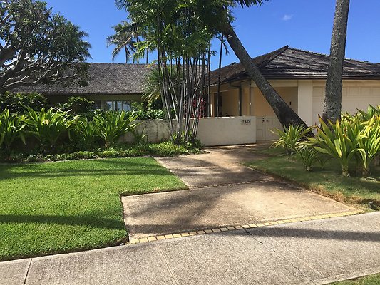 Wailupe Circle 240 Wailupe Circle J Loui 808.551.6734 NTS Wailupe Circle 240 Wailupe Circle J Loui 808.551.6734 NTS