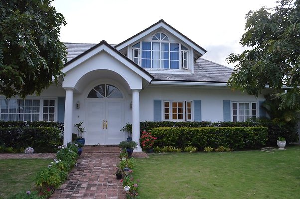 Wailupe Circle 335 Wailupe Circle Joan Andersen 808.373.2938 Wailupe Circle 335 Wailupe Circle Joan Andersen 808.373.2938