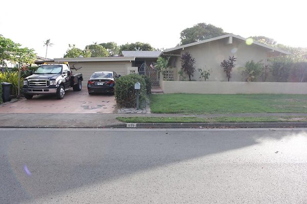 Kahala 650 Onaha St Sumi 808.772.7113 Kahala 650 Onaha St Sumi 808.772.7113