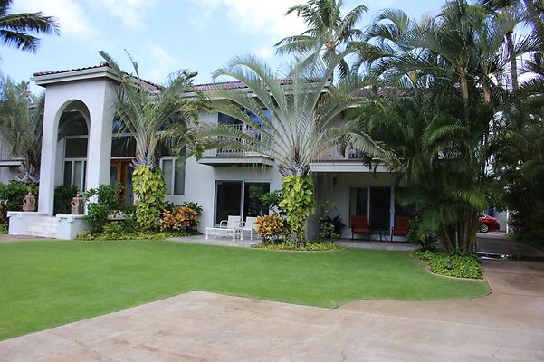 Kahala 4818 Kahala Ave Naz.Smyth 808.732.0903