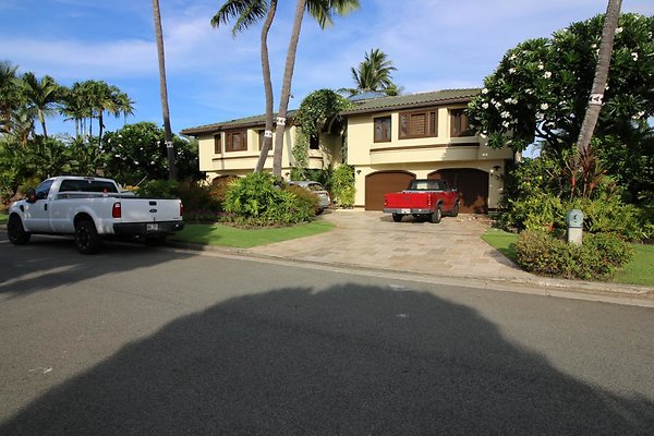 Kahala 4753 Aukai Ave Tom &amp; Sharon McGarry 860.912.2525