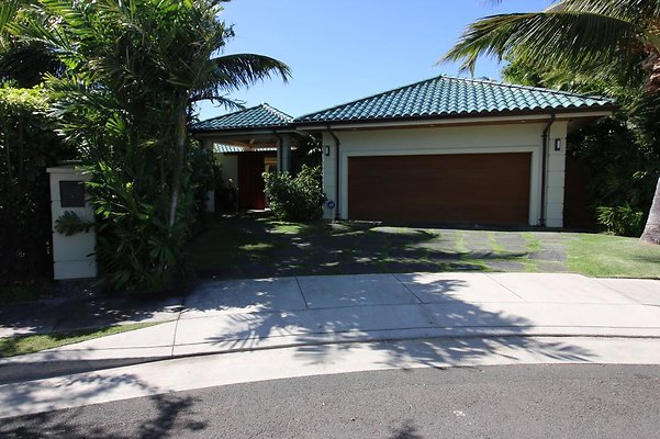 Kahala 970 Waiohinu Dr Vinh Ta-Prop Mgr 808.352.1269