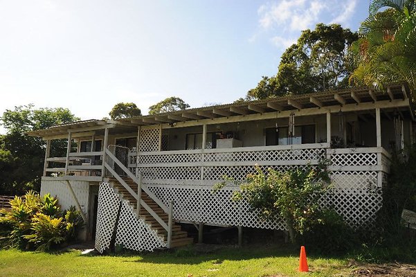 Waimanalo Hilltop Ranch and Stables 41-430 Waikupanaha St Joe &amp; Tammy Ryan 808.259.8463
