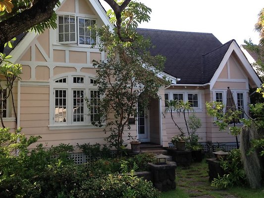 Manoa 2318 Beckwith- Jacque and Jane Moulin Manoa 2318 Beckwith- Jacque and Jane Moulin