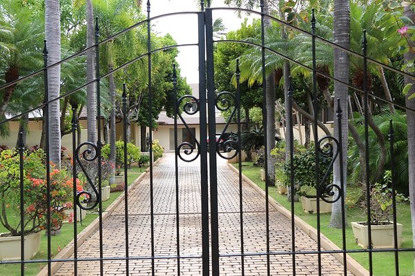 Kahala Ave Jeremy 896 9580 Kahala Ave Jeremy 896 9580