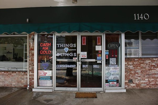 Things &amp; Blings 1140 S.King St Julie.Nguyen 808.306.4187