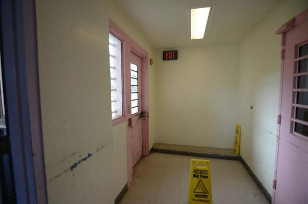 Kailua Women's Correctional Facility 42-477 Kalanianaole Hwy Eric Tanaka - Warden 808.266.9580 Kailua Women's Correctional Facility 42-477 Kalanianaole Hwy Eric Tanaka - Warden 808.266.9580