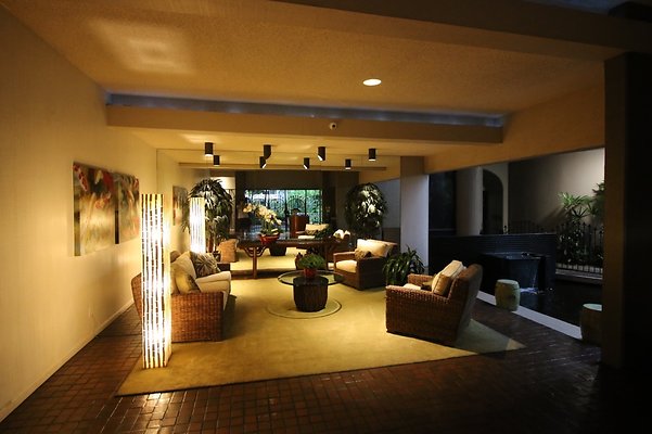 Canterbury 1910 ala moana Unit 18A Thomas 352 4128