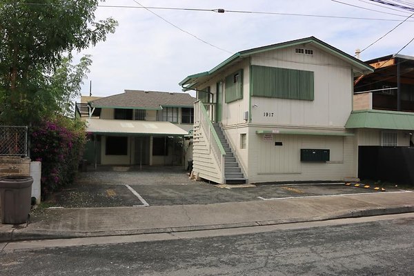 Kalihi 1917 Republican St Lisa.Tadda 808.832.8220 Kalihi 1917 Republican St Lisa.Tadda 808.832.8220