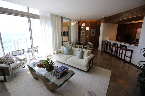 Waikiki Trump Penthouse B Dennis 808 590 0950