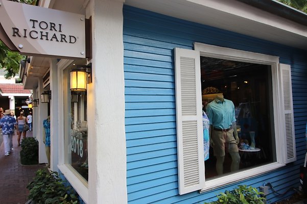 HHV Tori Richard Jason 228 6622