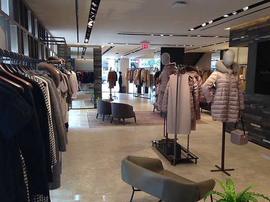 Waikiki Max Mara 2186 Kalakaua Ave Grace Hamai-Anderson 808.926.6161 Waikiki Max Mara 2186 Kalakaua Ave Grace Hamai-Anderson 808.926.6161