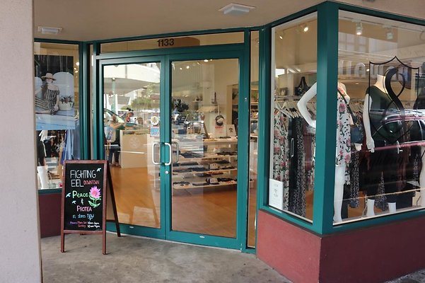 Chinatown Fighting Eel 1133 Bethel St Cindy Wong (Mgr) 808.738.9300