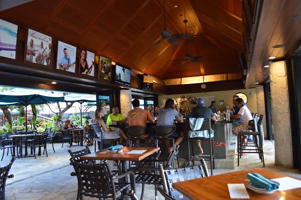 Outrigger Reef Lobby Bar