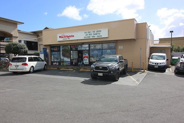 Young&apos;s Wine &amp; Spirits 1221 Piikoi St Jeffery Kwon 808.384.0761