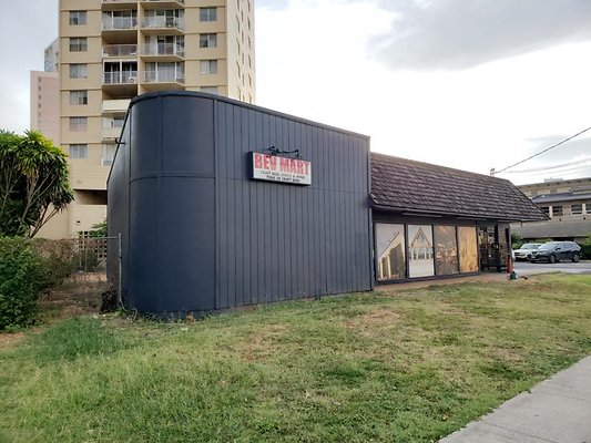 Moiliili Bev Mart 2441 Date St Thomas Hwang 808.949.9000
