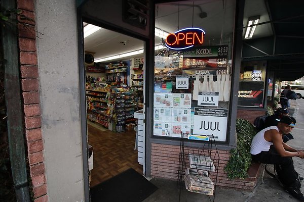 808 Hula Mart 1027 Pensacola St Sunny 808.593.2034