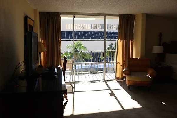 Aqua Ohia 2280 Kuhio Ave Katherine Gunderson 808.783.3854