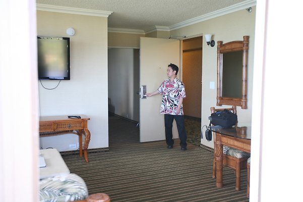 th WAIKIKI QUEENKAP 6649 hero th WAIKIKI QUEENKAP 6649 hero