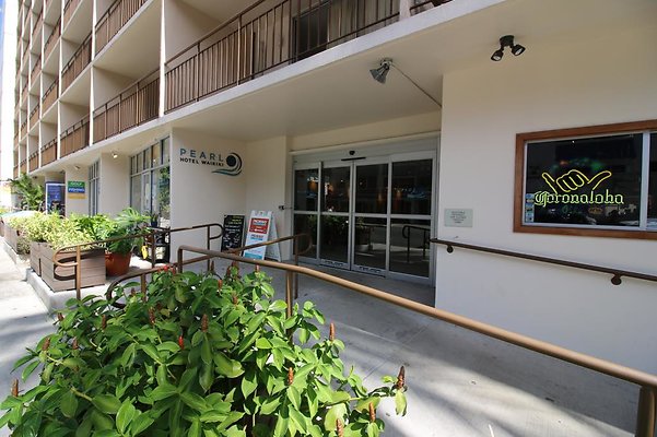 Waikiki Pearl Waikiki Hotel 415 Nahua St Minh-Huyen Nguyen 808.923.2566 Waikiki Pearl Waikiki Hotel 415 Nahua St Minh-Huyen Nguyen 808.923.2566