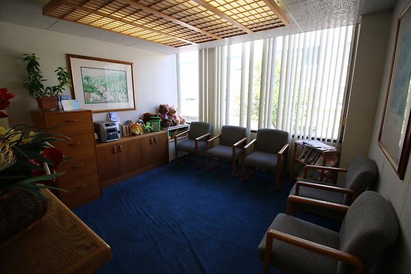 Kaimuki Chiropractic Center 1144 10th Ave #201 Dr. Lawrence Redmond 808.732.2355 Kaimuki Chiropractic Center 1144 10th Ave #201 Dr. Lawrence Redmond 808.732.2355