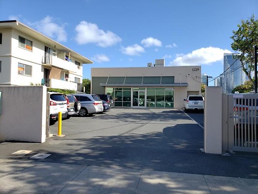 Moiliili LQT Professional Bldg 1229 Young St Dr Lenhanh Tran 808.591.7702 Moiliili LQT Professional Bldg 1229 Young St Dr Lenhanh Tran 808.591.7702