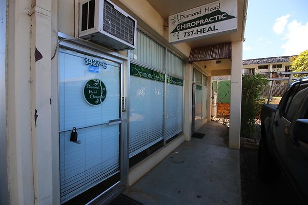 Kaimuki Diamond Head Chiropractic 3427 Waialae Ave Dr. Jesse Cracknell 808.737.4325 Kaimuki Diamond Head Chiropractic 3427 Waialae Ave Dr. Jesse Cracknell 808.737.4325