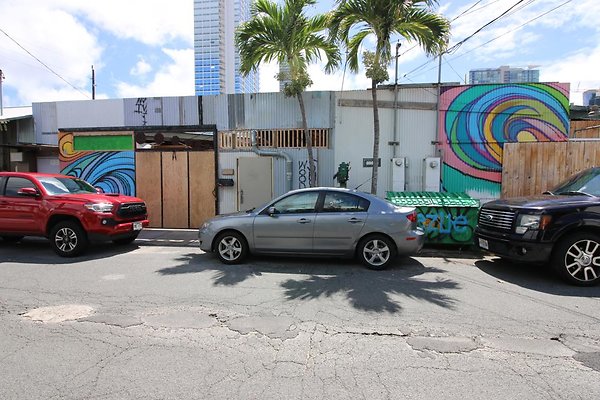 Kakaako Kamani Woodworkers 545 Kamani St John Santiago 808.561.1990