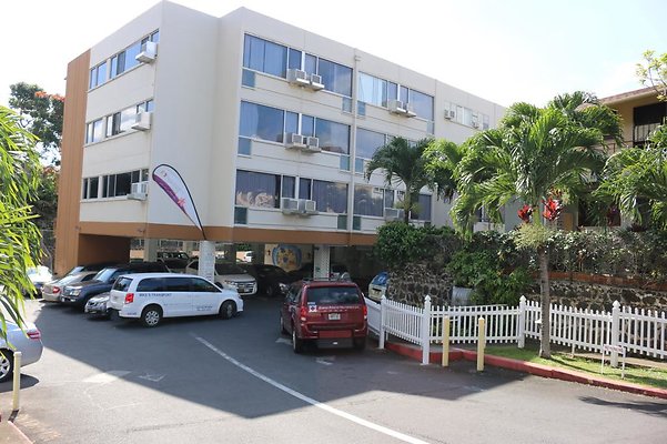 Makiki Hale Nani 1677 Pensacola St Marlen Resiwain 808.537.3371