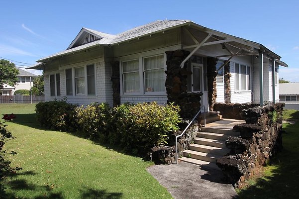 Manoa 2325 Armstrong Steph Char 808-429-3169 Manoa 2325 Armstrong Steph Char 808-429-3169