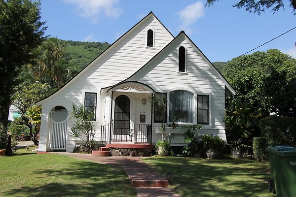 Manoa 2418 Oahu Ave Vicky Asayama 808.388.2913 Manoa 2418 Oahu Ave Vicky Asayama 808.388.2913