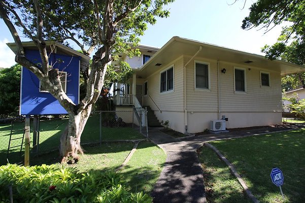 Manoa 2633 Anuenue St Hannah Merchant 404.664.6278 Manoa 2633 Anuenue St Hannah Merchant 404.664.6278